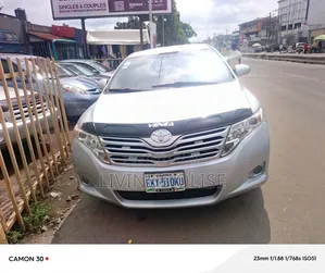 Toyota Venza LE 2010 Silver
