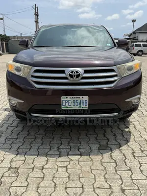 Toyota Highlander SE 3.5L 2WD 2013 Red