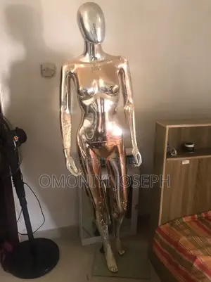 Busty Gold Chrome Maniquin