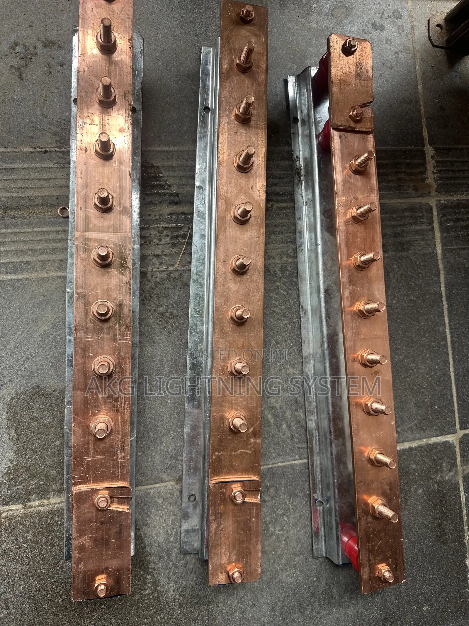 8 Way Earth Bar With Single Disconnecting