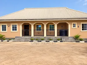 7bdrm Bungalow in Agbara-Igbesan for sale