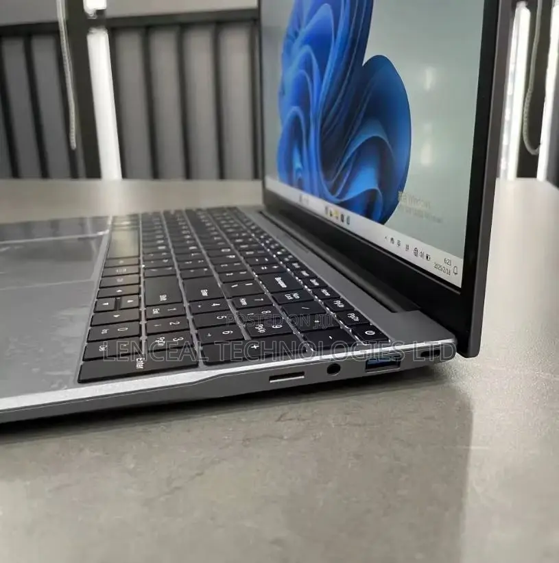 New Laptop 8GB Intel Core i7 SSD 512GB