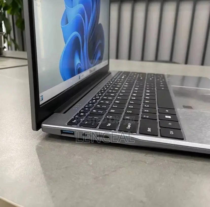 New Laptop 8GB Intel Core i7 SSD 512GB
