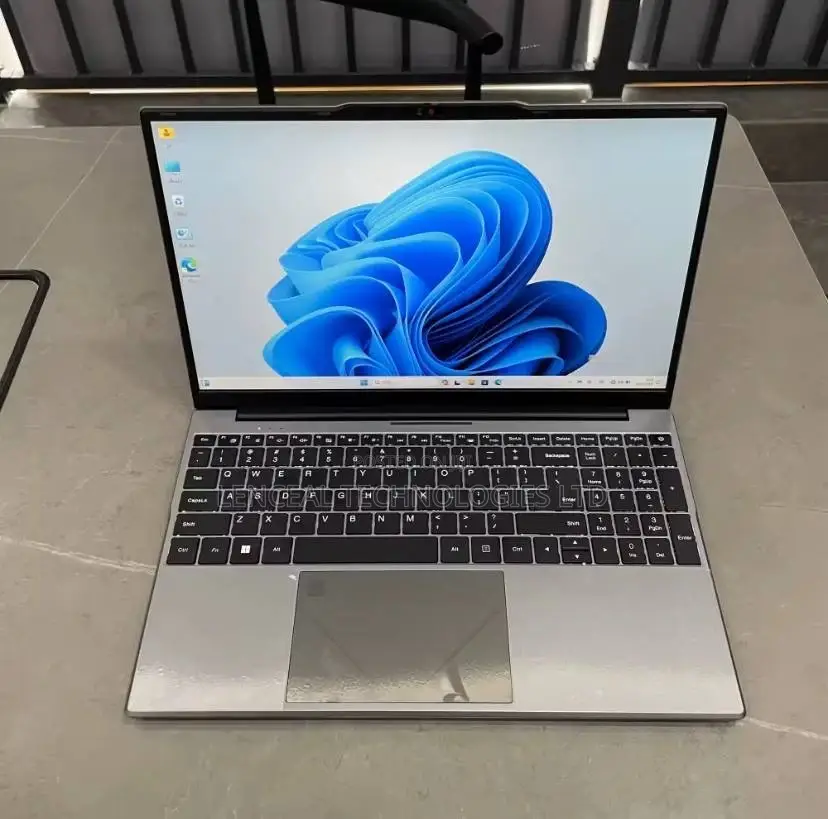 New Laptop 8GB Intel Core i7 SSD 512GB