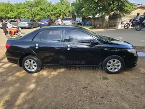 Toyota Corolla Base 4dr Sedan (1.8L 4cyl 5M) 2010 Black