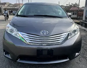 Toyota Sienna LE AWD 7-Passenger 2013 Gray