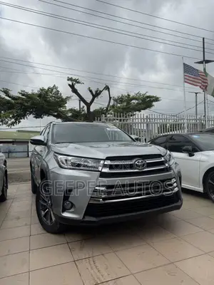 Toyota Highlander XLE 2019 Silver