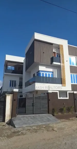 5bdrm Duplex in Millennium Estate, Millenuim/UPS for sale