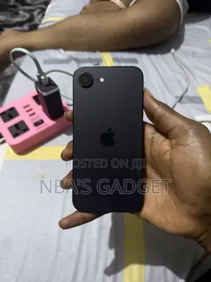 New Apple iPhone 16e 128 GB Black