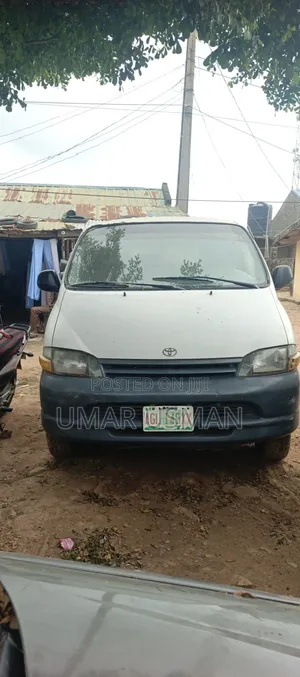 Toyota HiAce 2006 White