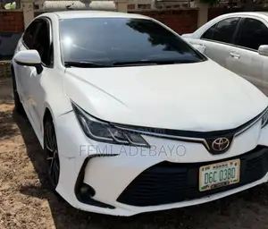 Toyota Corolla LE 2020 White