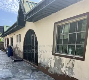 3bdrm Block of Flats in Basorun Upper Salami, Ibeshe / Ikorodu for sale