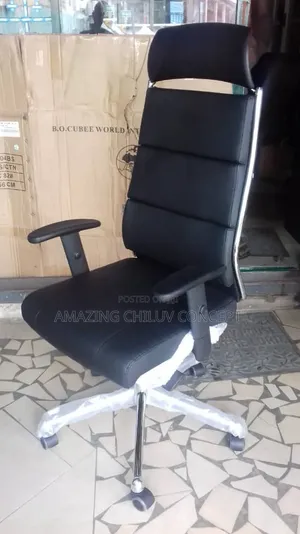 Black Leather Executive Office Swivel Chair