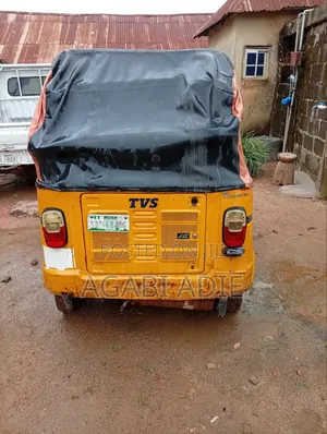 TVS Apache RTR 160 2V ABS 2025 Yellow