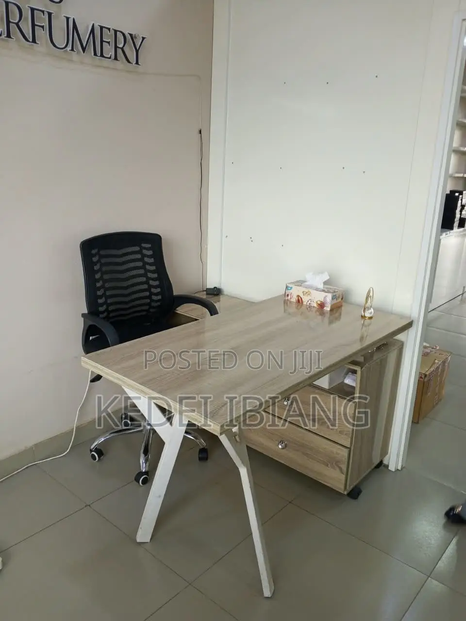 Office/Home Office/Study Desk With Chair