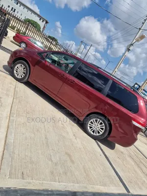 Toyota Sienna 2014 Red