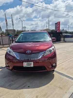 Toyota Sienna 2014 Red