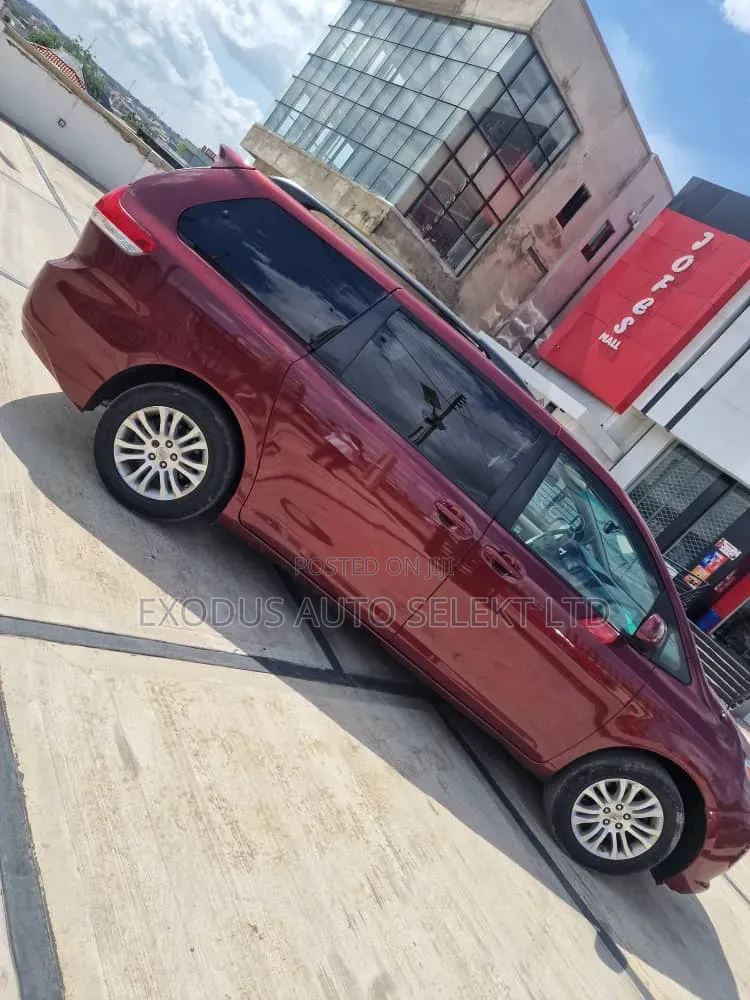 Toyota Sienna 2014 Red