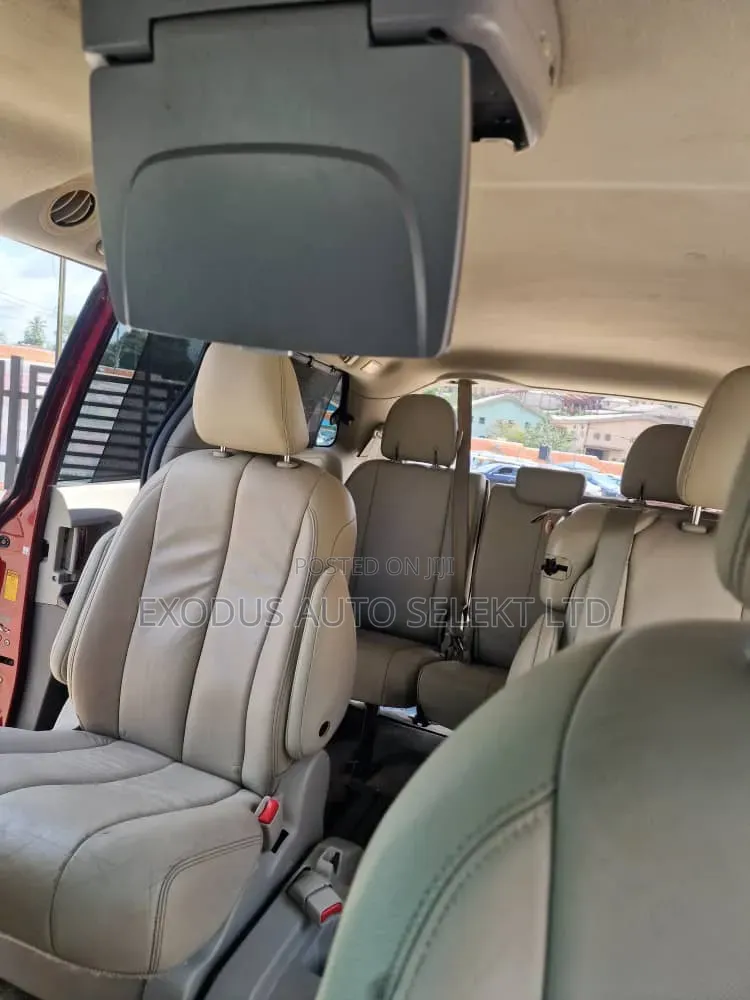 Toyota Sienna 2014 Red