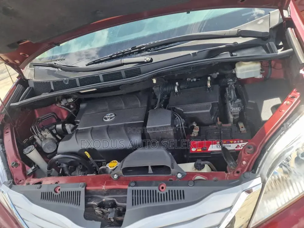 Toyota Sienna 2014 Red