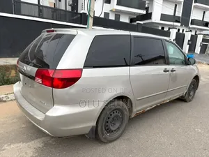Toyota Sienna CE FWD 2006 Gold