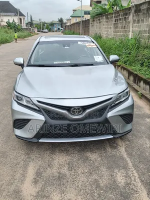 Toyota Camry SE (2.5L 4cyl 8A) 2019 Silver