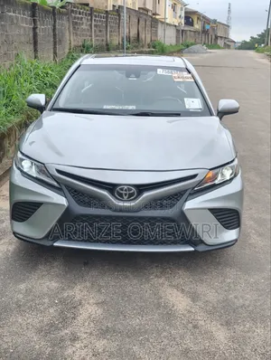 Toyota Camry SE (2.5L 4cyl 8A) 2019 Silver