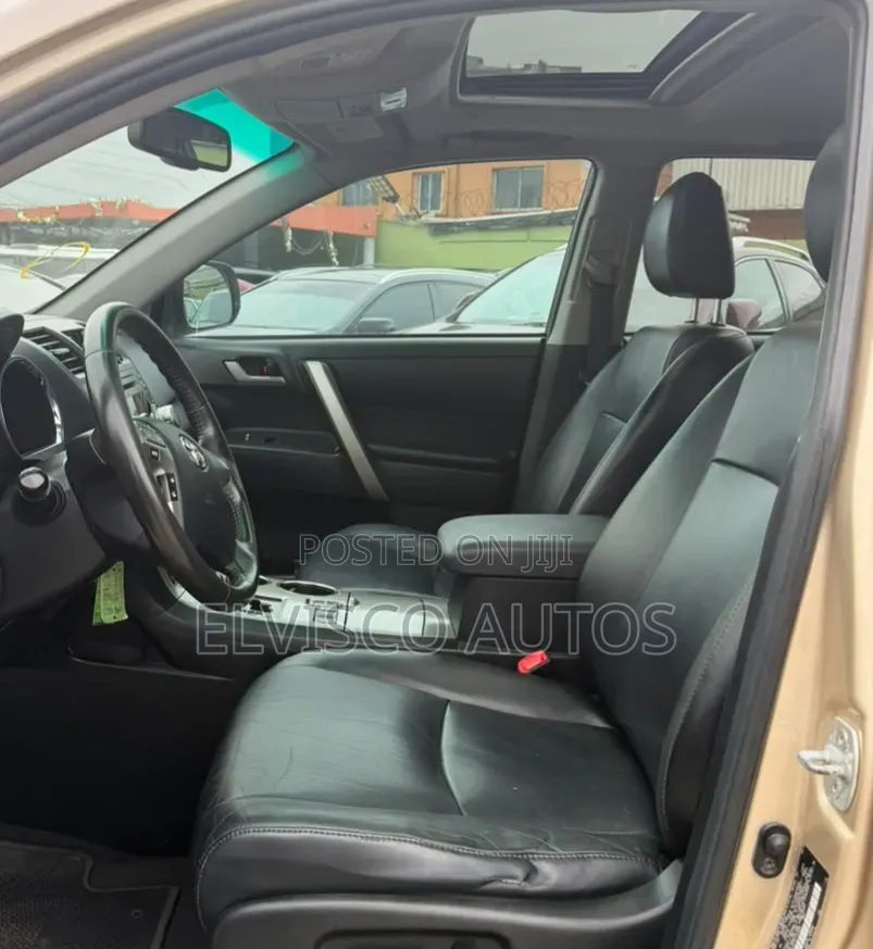Toyota Highlander 2012 Gold