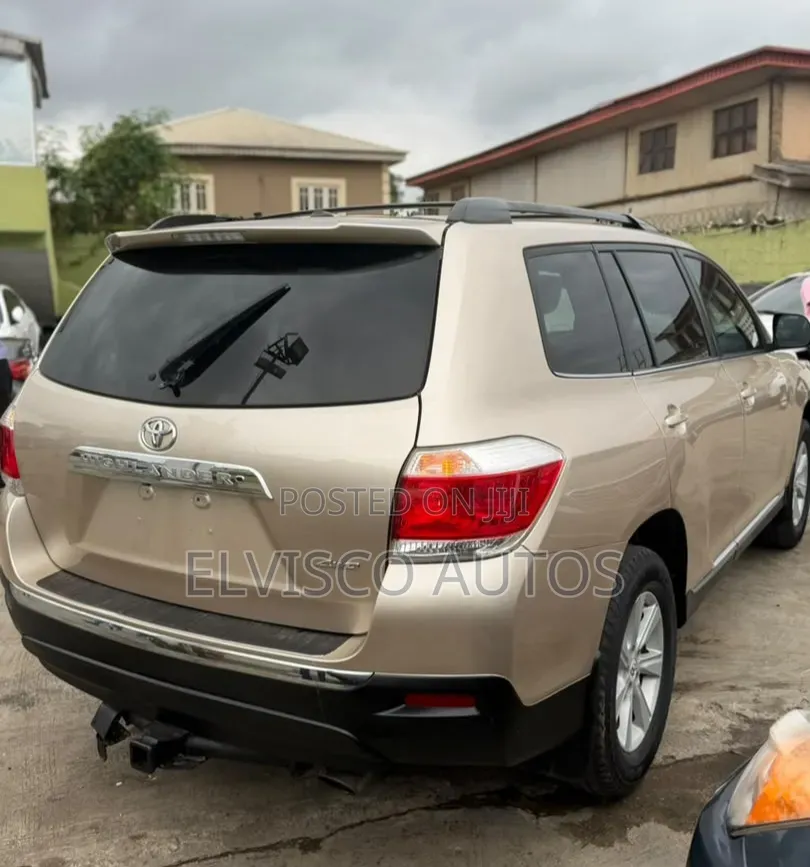 Toyota Highlander 2012 Gold