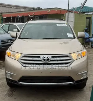 Toyota Highlander 2012 Gold