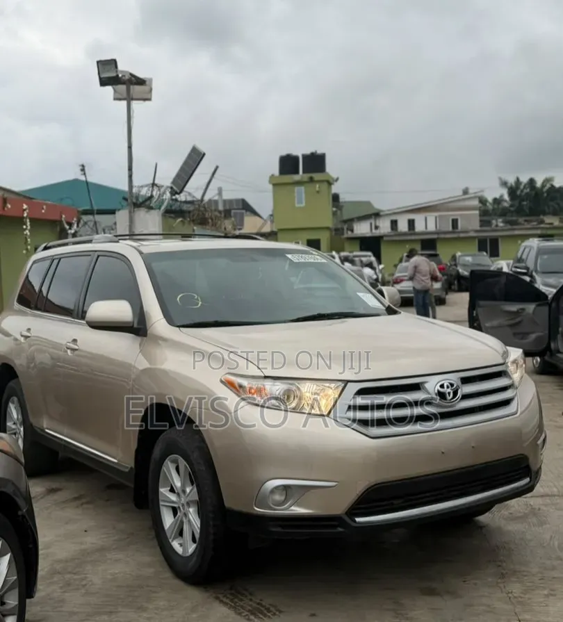 Toyota Highlander 2012 Gold