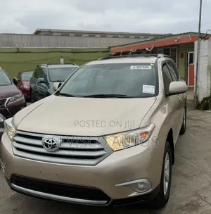 Toyota Highlander 2012 Gold