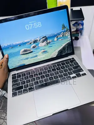 Laptop Apple MacBook Pro 2020 16GB Intel Core i7 SSD 512GB