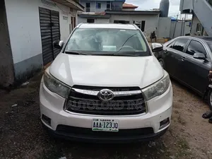 Toyota Highlander XLE V6 4x4 (3.5L 6cyl 6A) 2016 White