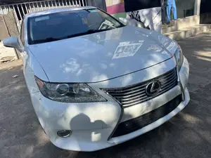 Lexus ES 350 FWD 2013 White