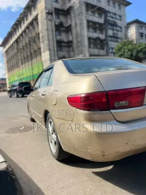 Honda Accord 2005 Gold