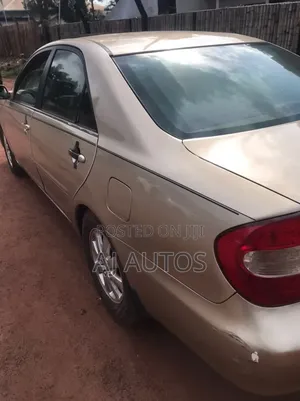 Toyota Camry LE 4dr Sedan (2.4L 4cyl 4A) 2004