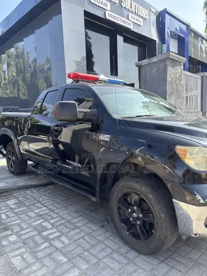 Toyota Tundra 2022 Black