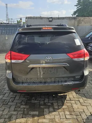Toyota Sienna LE 8 Passenger 2012 Green