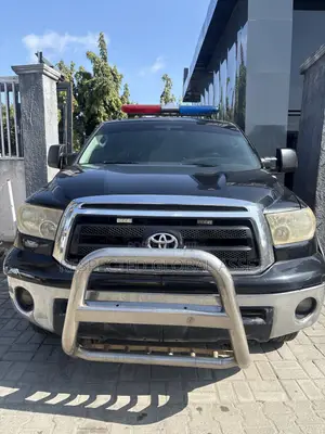 Toyota Tundra 2022 Black