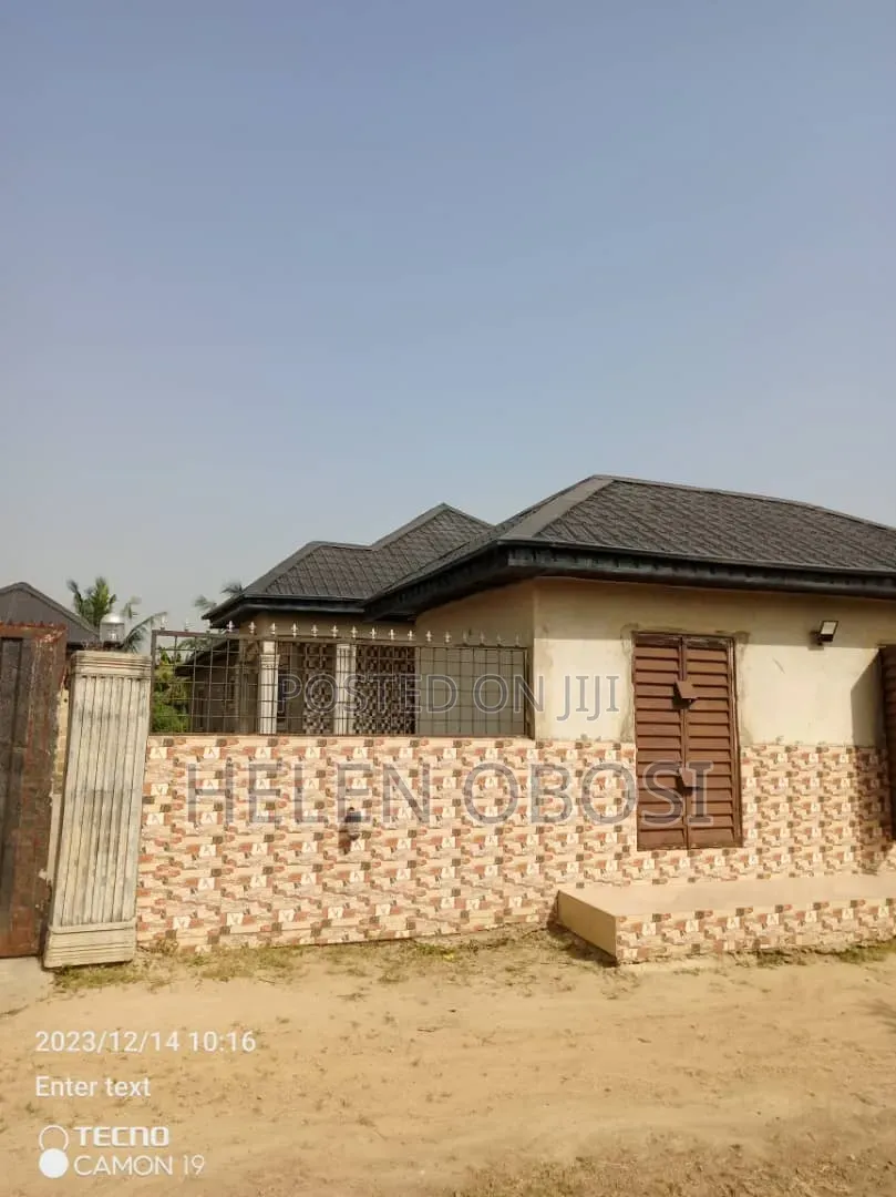 3bdrm Apartment in Obafemi-Owode for sale