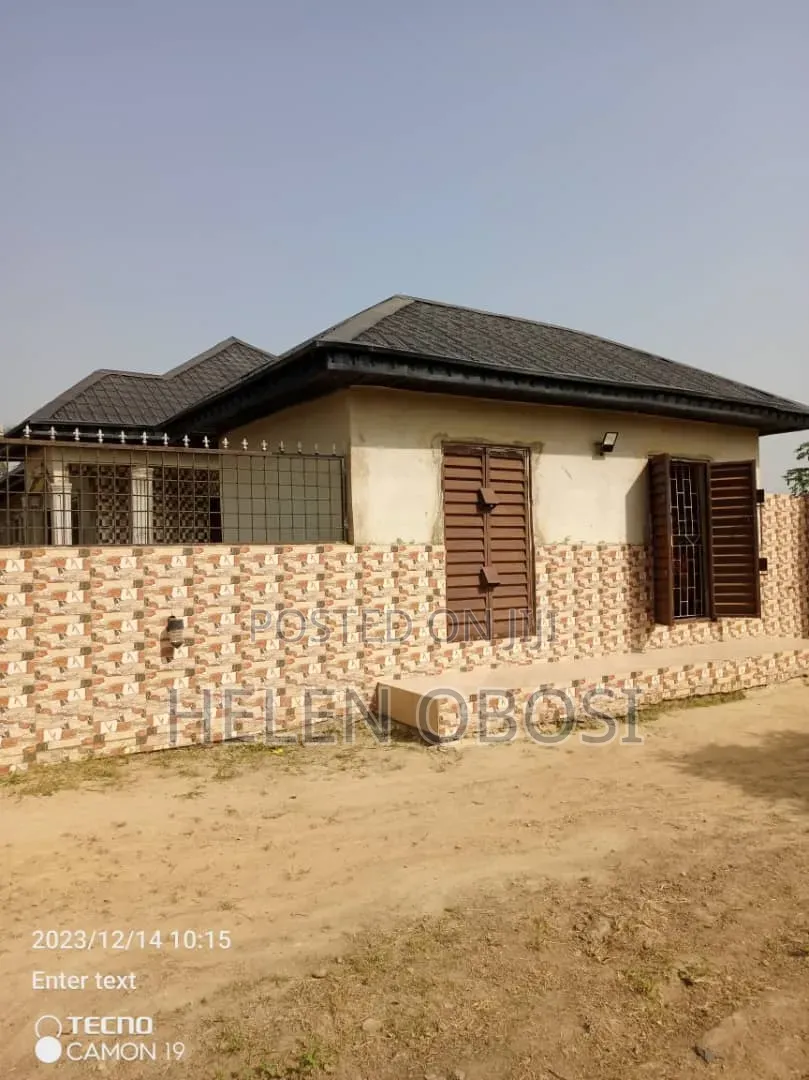 3bdrm Apartment in Obafemi-Owode for sale