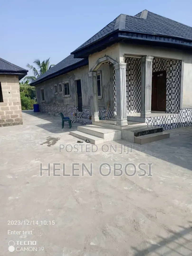 3bdrm Apartment in Obafemi-Owode for sale