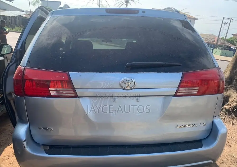 Toyota Sienna 2005 Blue