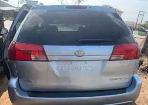 Toyota Sienna 2005 Blue