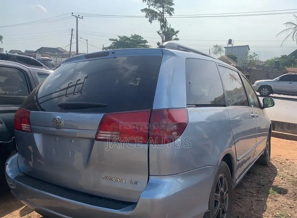 Toyota Sienna 2005 Blue