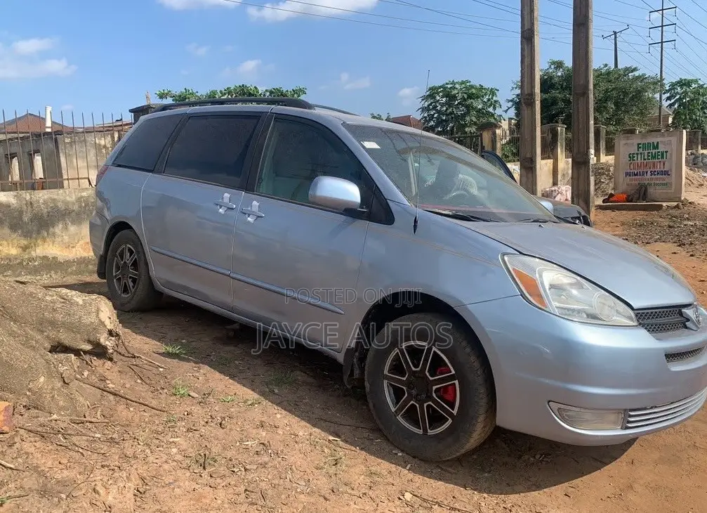 Toyota Sienna 2005 Blue