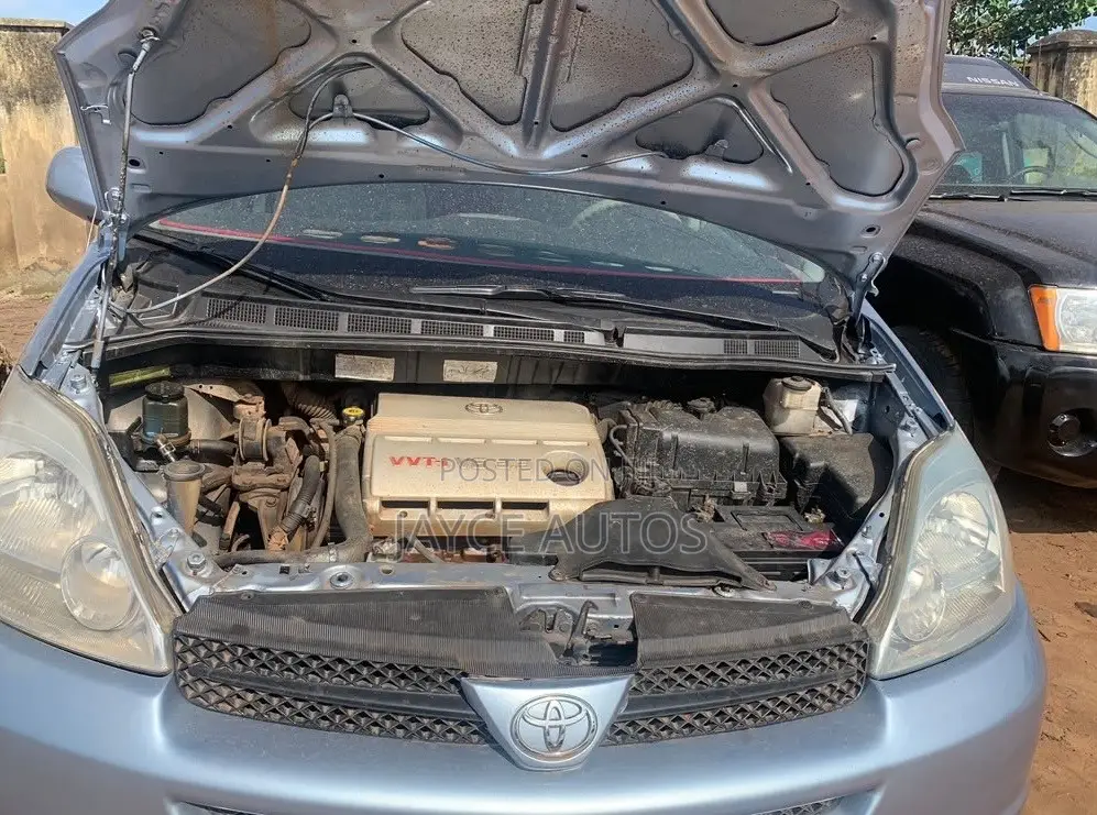 Toyota Sienna 2005 Blue