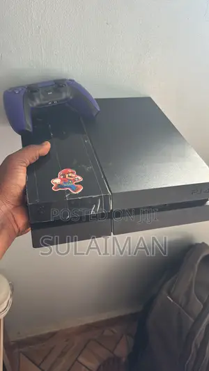 Hacked PS4 With Five Games