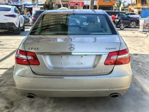 Mercedes-Benz E350 Base 4Matic Sedan AWD (3.5L 6cyl 7A) 2010 Gold